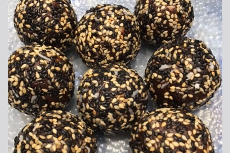 Hand Rolled Chocolate Truffles