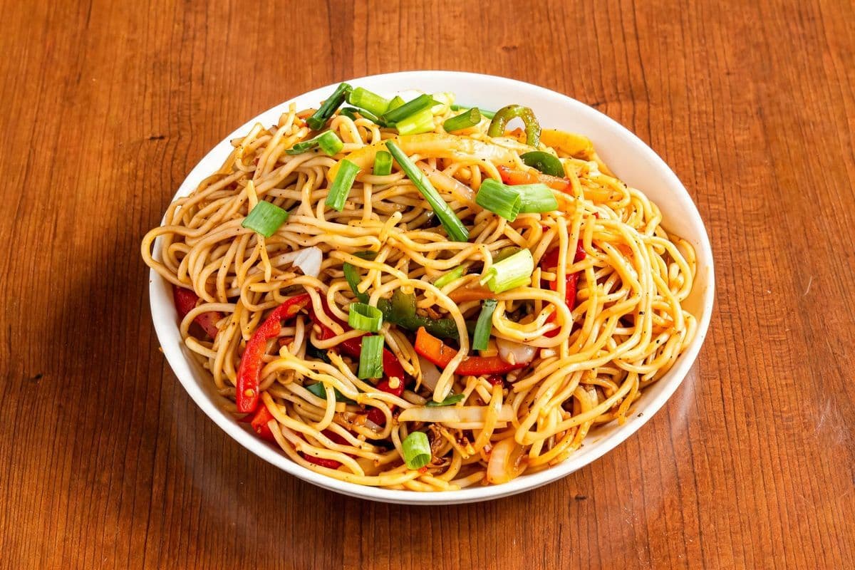Wok Tossed Hakka Chicken Noodles