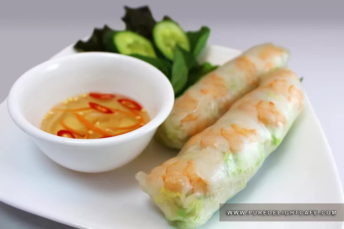 01A Steamed Prawn Salad Rolls