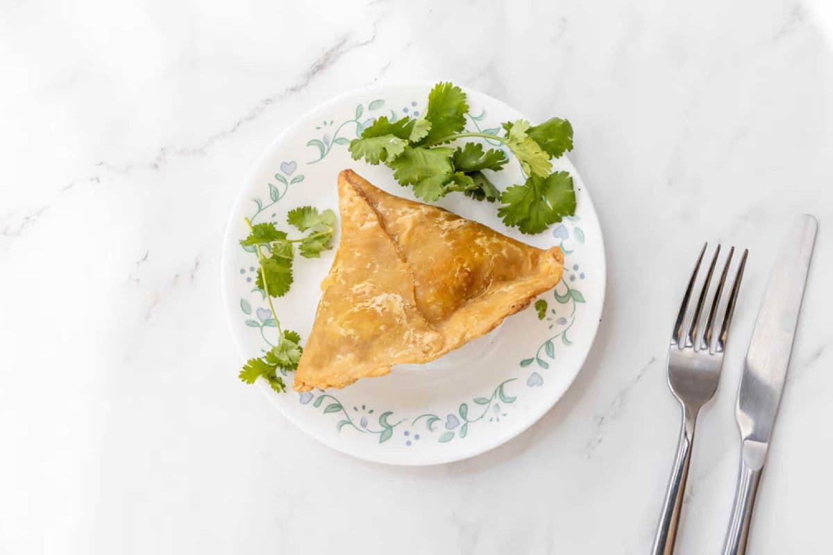 2. Beef Samosa / Chicken Samosa (1 pc)