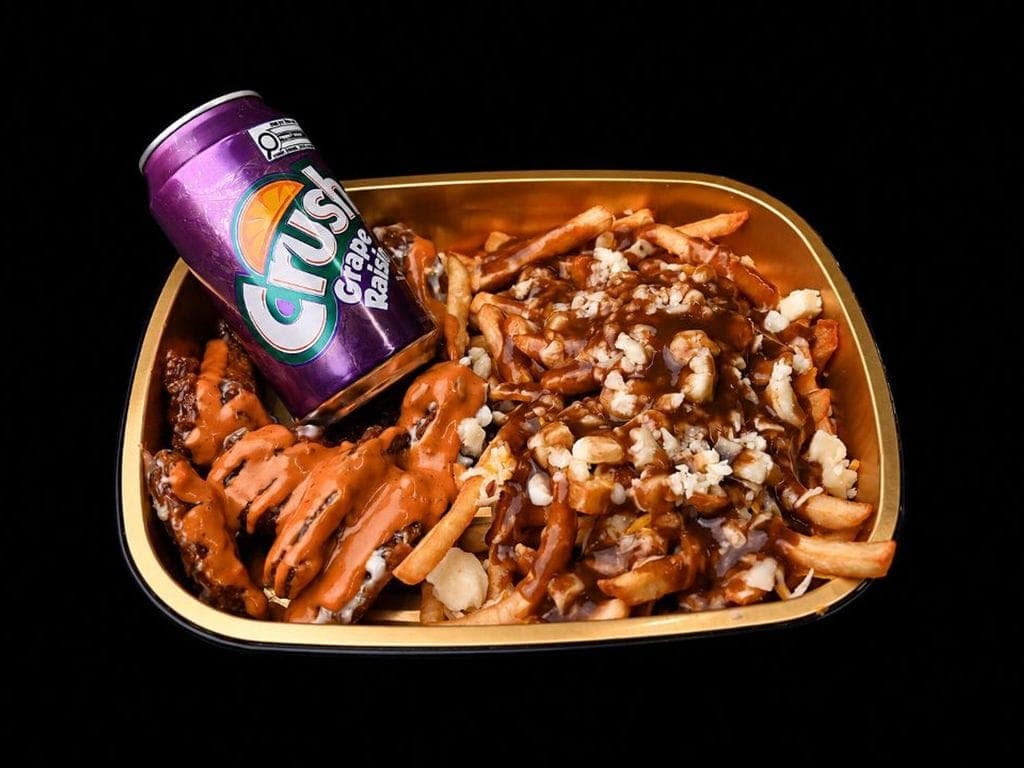 Classic Poutine N Wings
