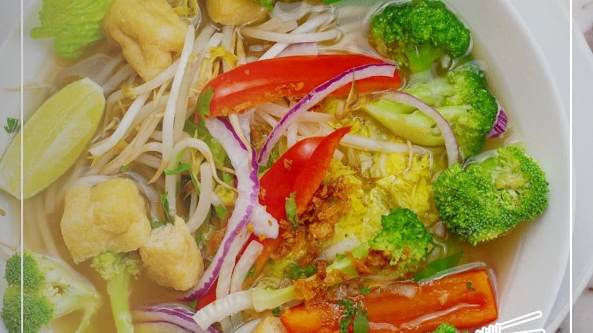 51. Vegan Pho with Tofu and Fresh Vegetables (Online)