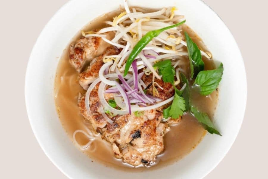 P5. Lemongrass Chicken Pho