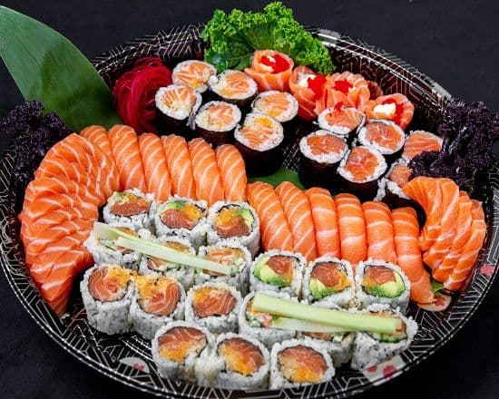 P6 - Salmon Lover Party Tray (58 pcs)