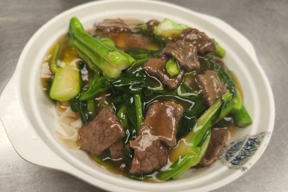 98a. Beef with Chinese Veg Chow Fan