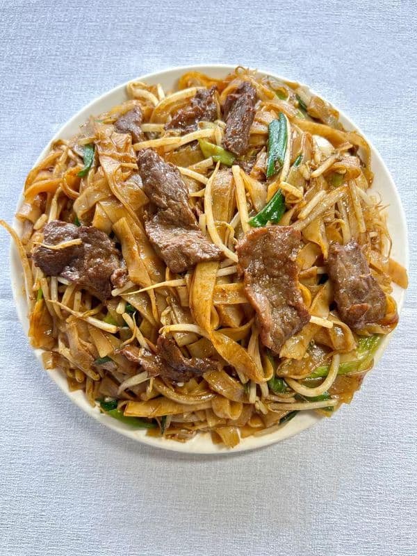 73. Nouilles de riz sautées au boeuf / Stir Fried Rice Noodles with Beef / 73. Nouilles de riz sautées au boeuf / Stir Fried Rice Noodles with Beef