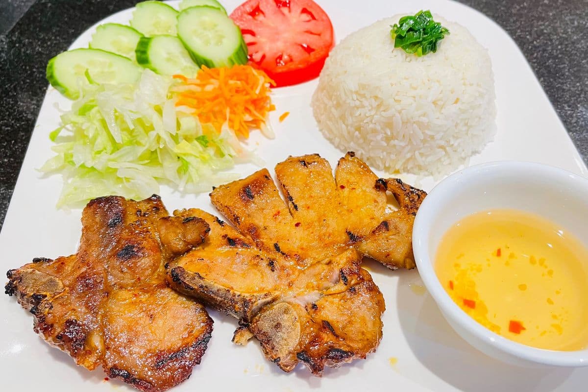 70. Grilled Pork Chops on Rice Cơm sườn nướng)