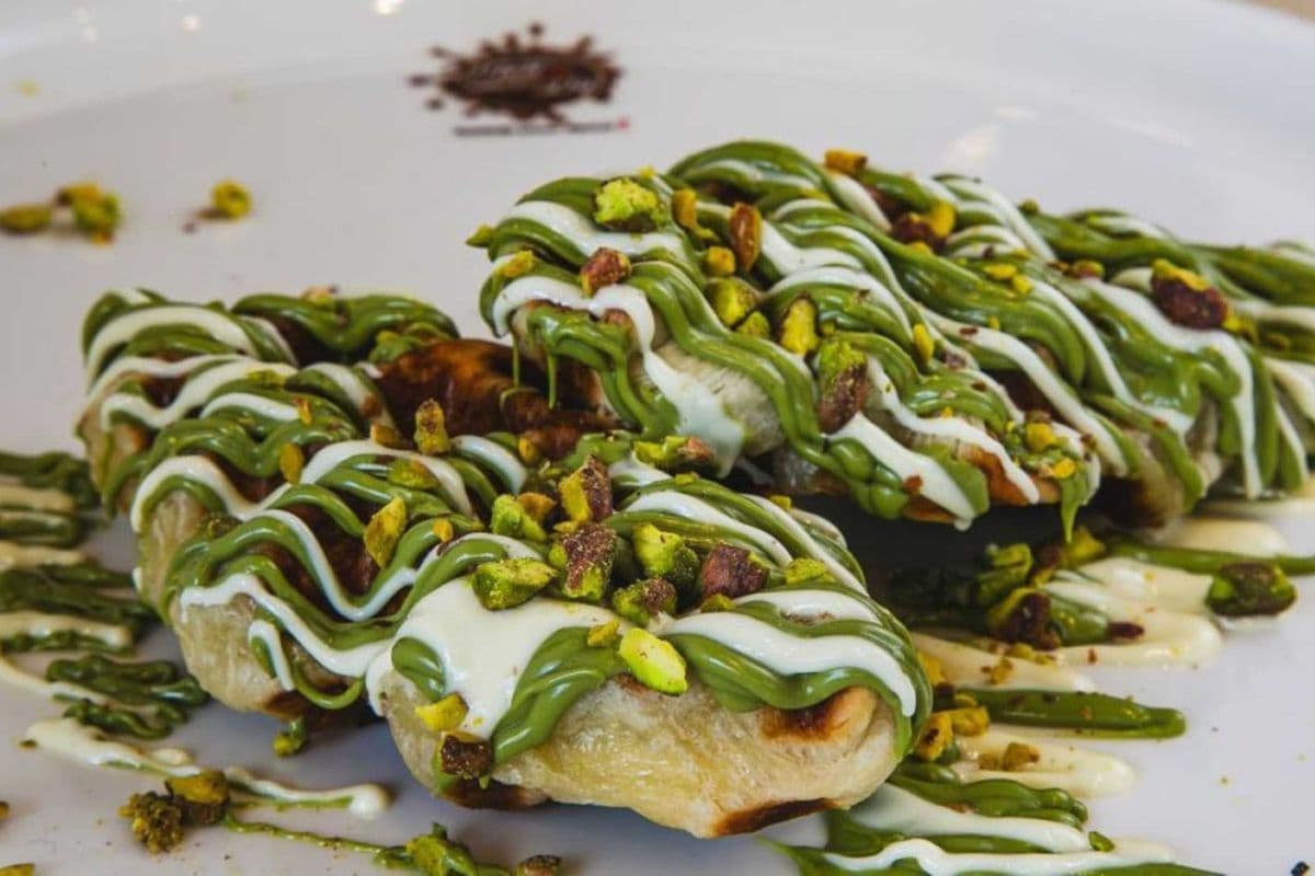 Pistachio Eclair