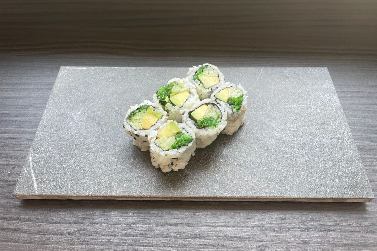 Avo Cu Wakame Roll