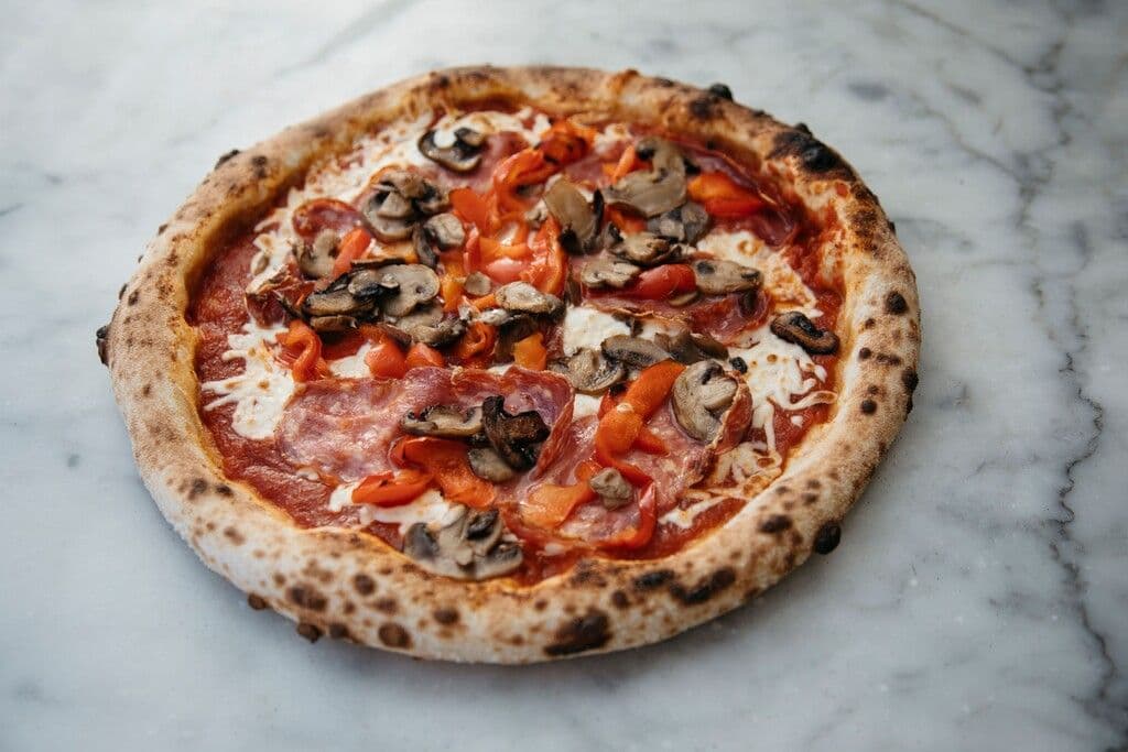 Pizza garnie / Garnished Pizza