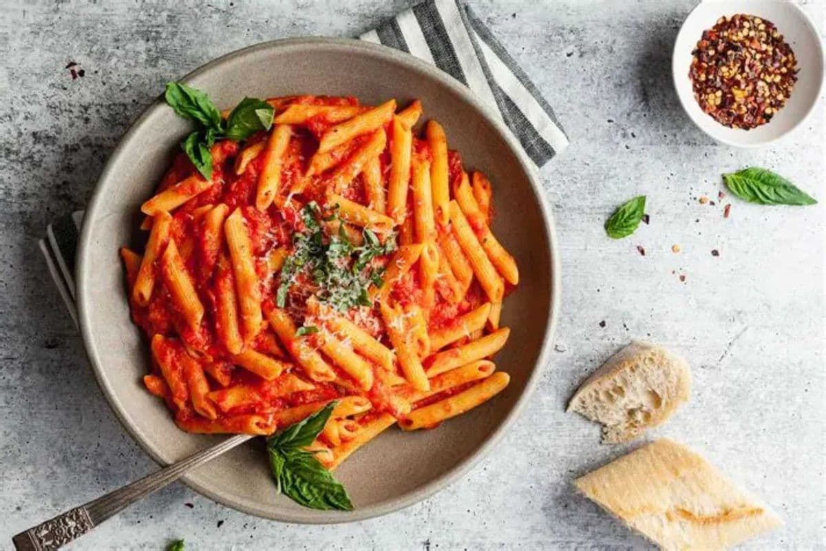 PENNE AL POMODORO PASTA