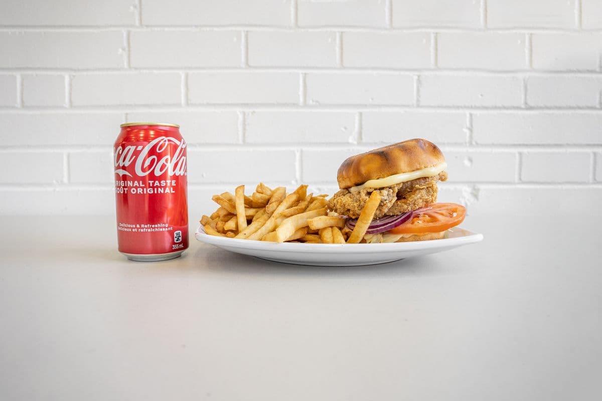 CB1 - Burger poulet / Chicken Burger with fries