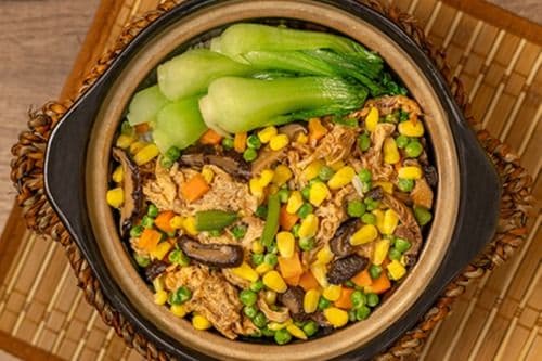 M17. 甜粟雜菌煲仔飯 Assorted Mushrooms and Corn on Rice (vegetarian)