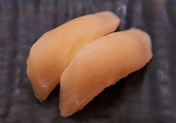 Tuna (maguro) Sushi (2 pcs)