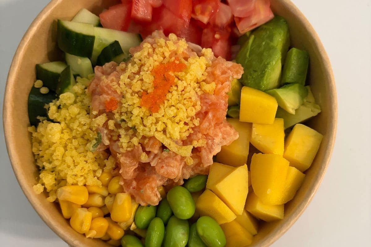 Spicy salmon bowls