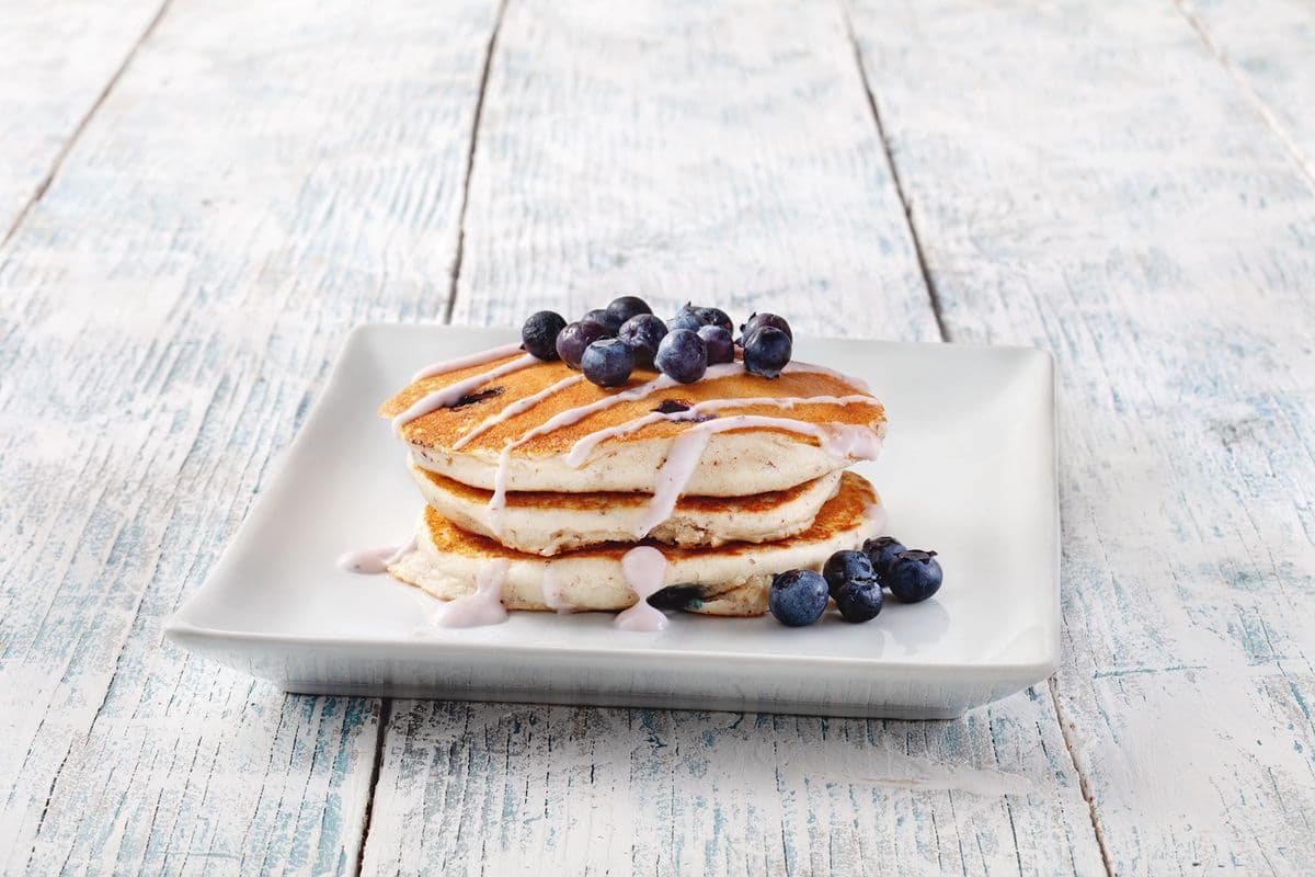 Bionic Blueberry Pancakes (686 Cal)