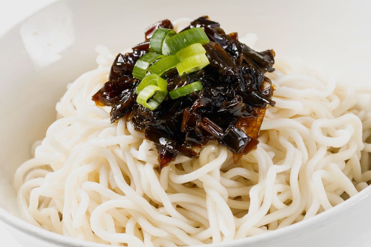 109. Soy Scallion Noodle 蔥油拌麵