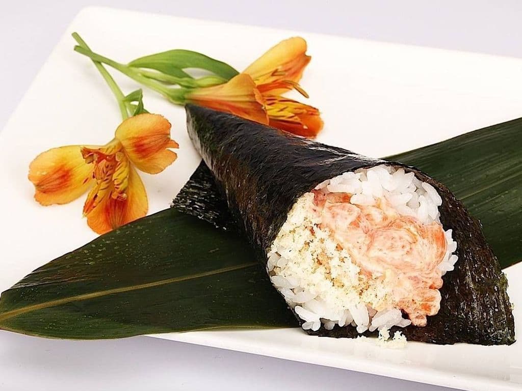 Spicy salmon Hand Roll