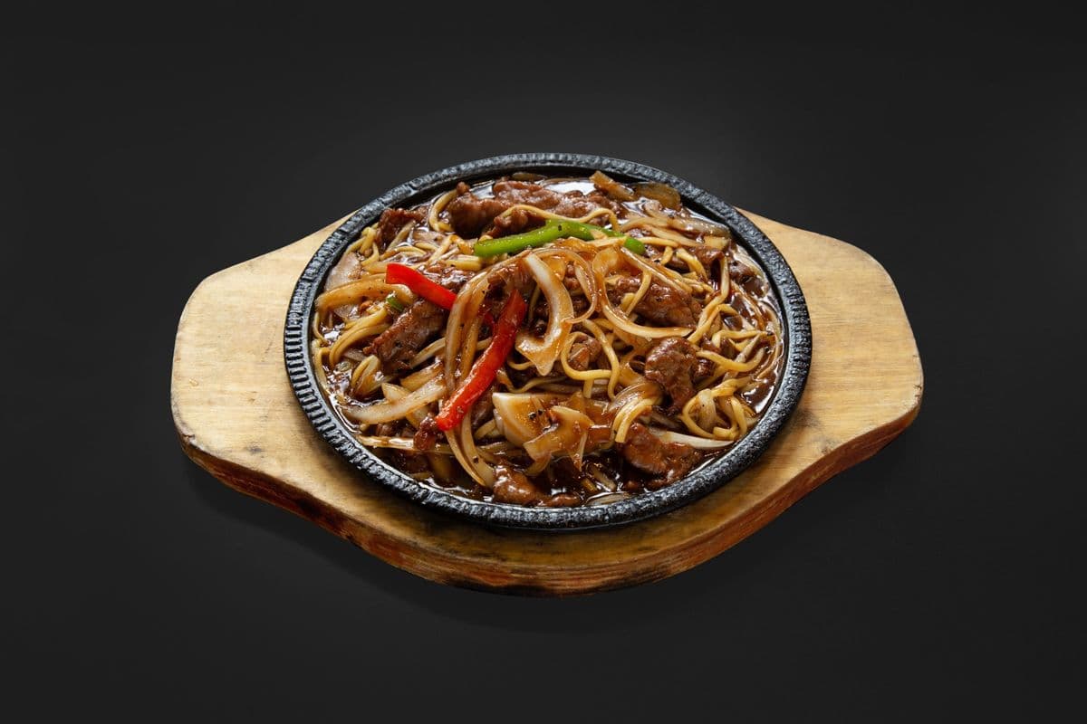 Beef Fried Noodle with Black Pepper Sauce 夜市黑胡椒醬炒麵 (牛肉)