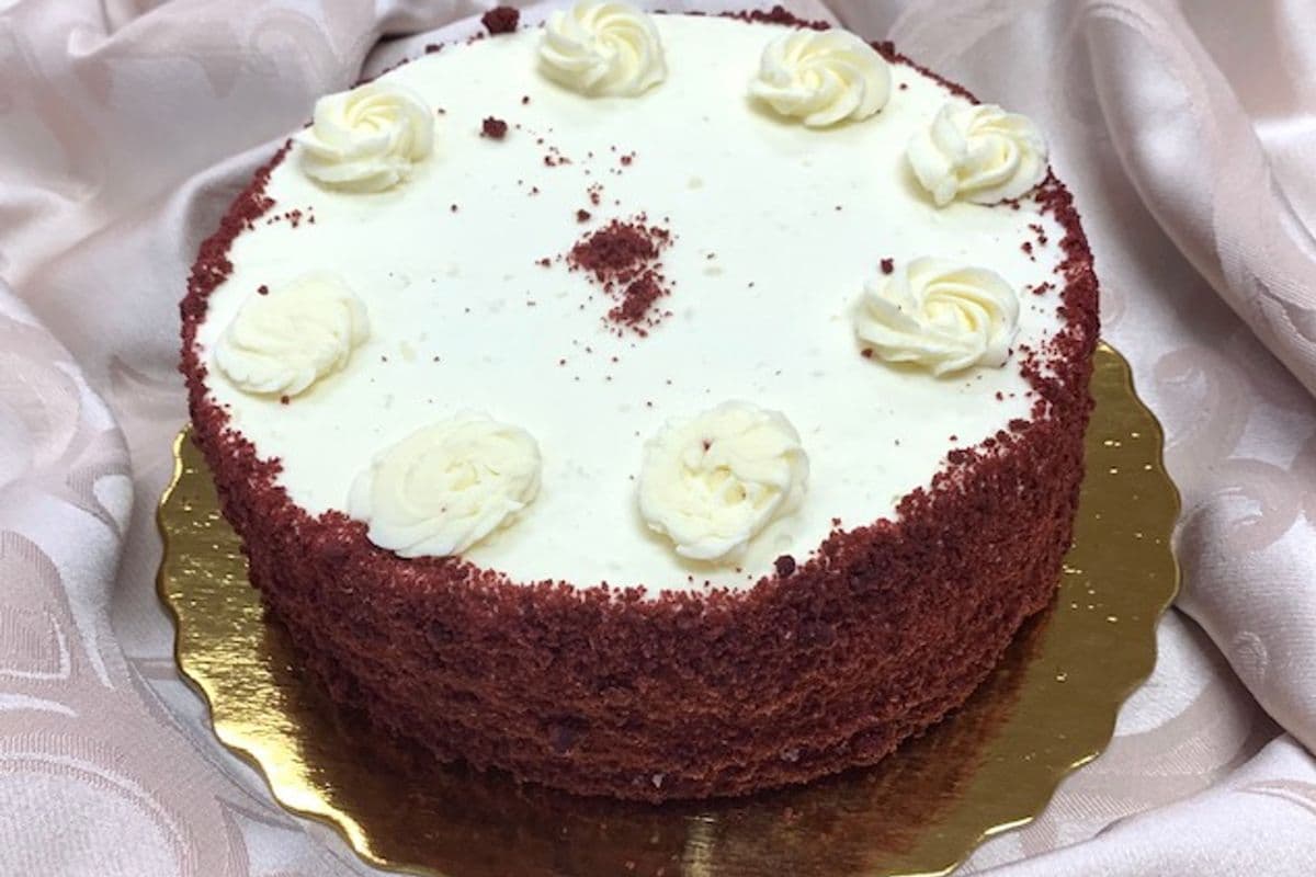 8" Red Velvet Cake (8")