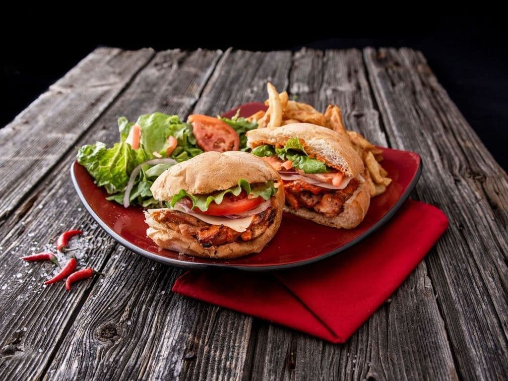 Assiette Sandwich Deluxe au Poulet / Deluxe Chicken Sandwich Plate