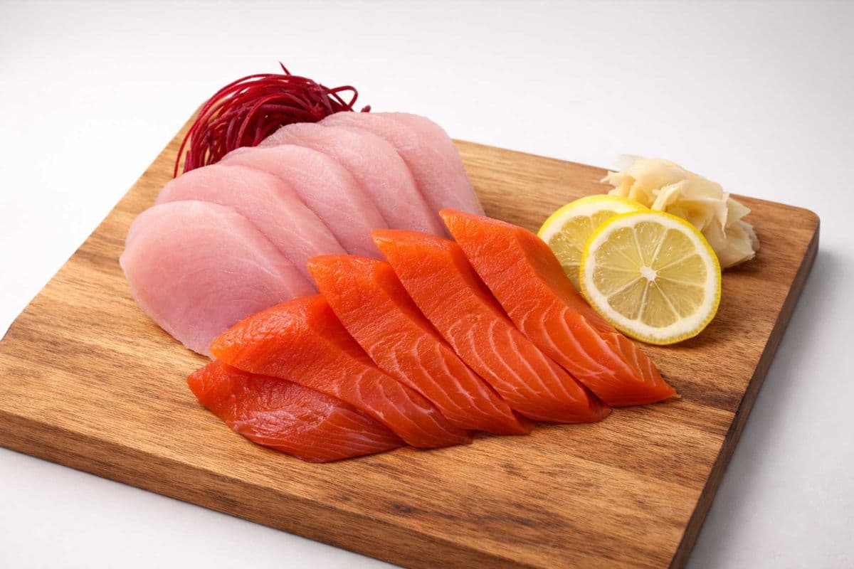 Tuna and Sockeye Sashimi (9 pcs)