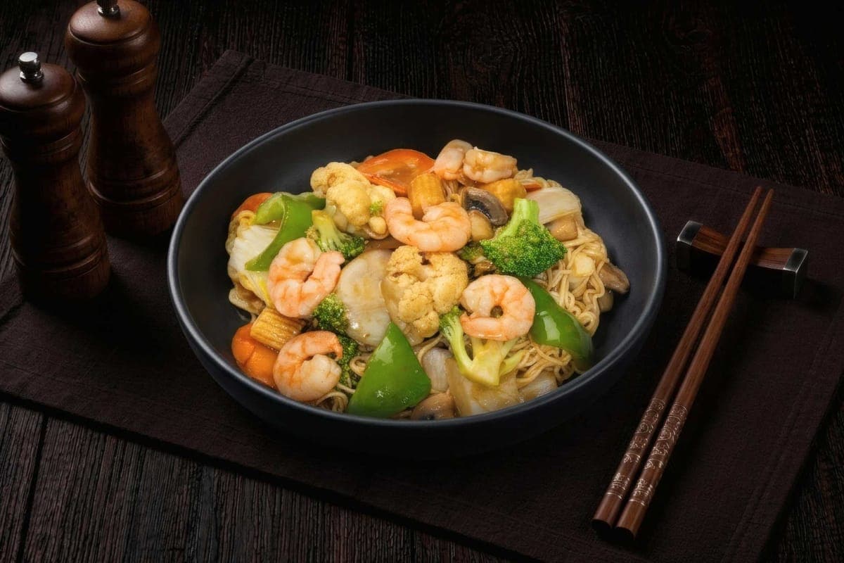 34. Shrimp Cantonese Low Mein or Chow Mein (Large)
