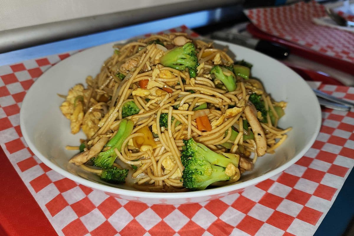 Chicken or beef Hakka sooji noodles