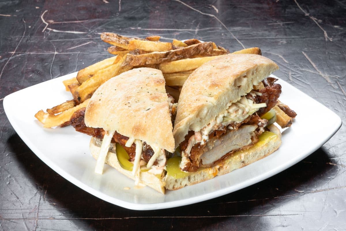 Sandwich au Poulet Frit Epicé / Spicy Fried Chicken Sandwich