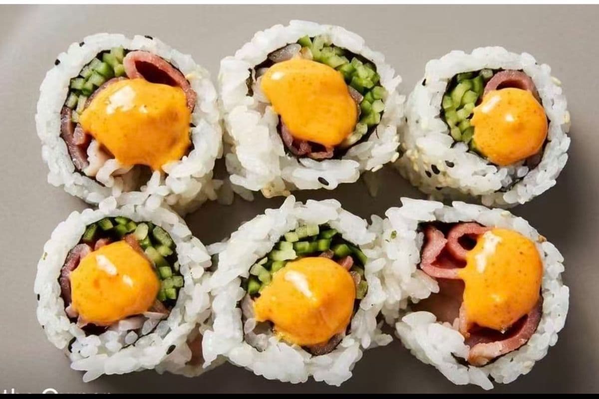 M13. Bacon and Cucumber Roll (6 pcs)