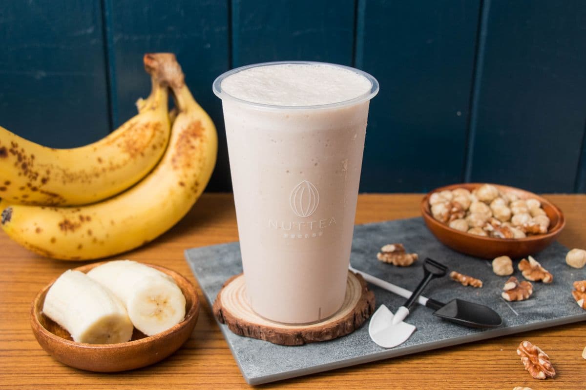 Banana and Oat Nut Mylk Smoothie