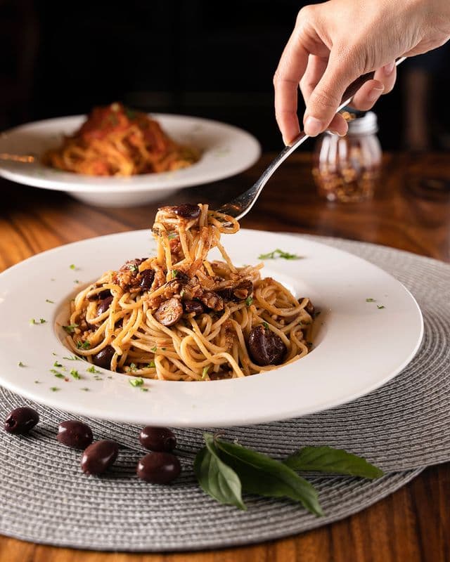 Spaghetti Puttanesca - Spaghetti Puttanesca