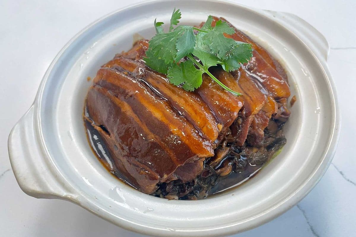 L20. Braised Pork with Preserved Vegetable in Soy Sauce 梅菜扣肉