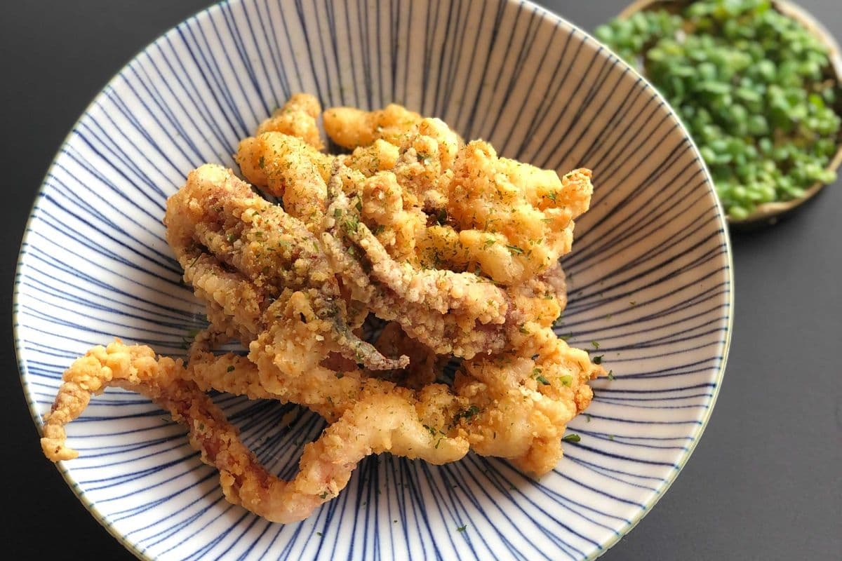 A10A. Deep-Fried Squid Legs (90g)