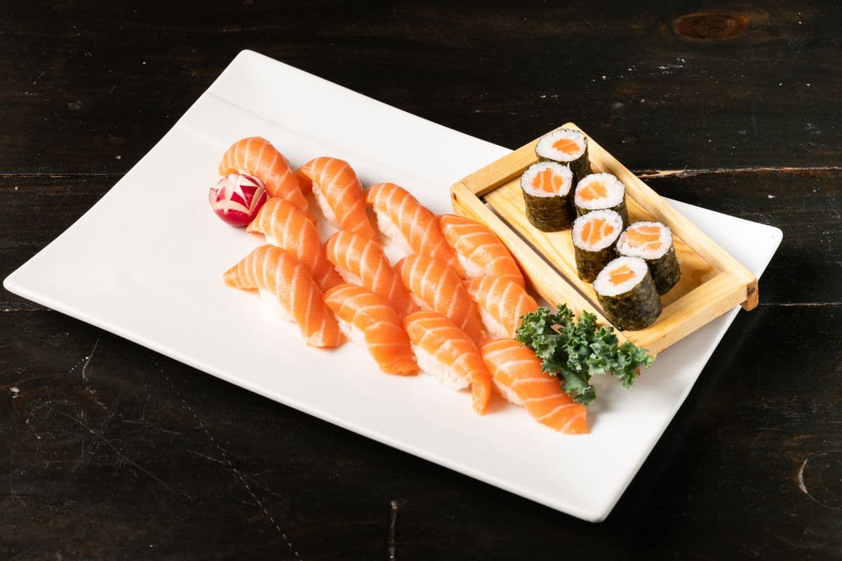 D. Sushi Dinner (12 pcs)
