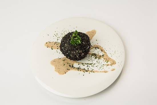 R4 Sesame Seed Onigiri / R4 黑芝麻饭团
