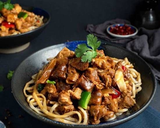 Braised Beef Brisket Ramen (黄焖牛腩手工拉面)