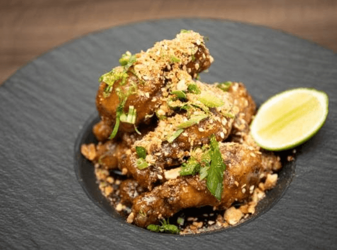 Studio Wings (8 pcs)