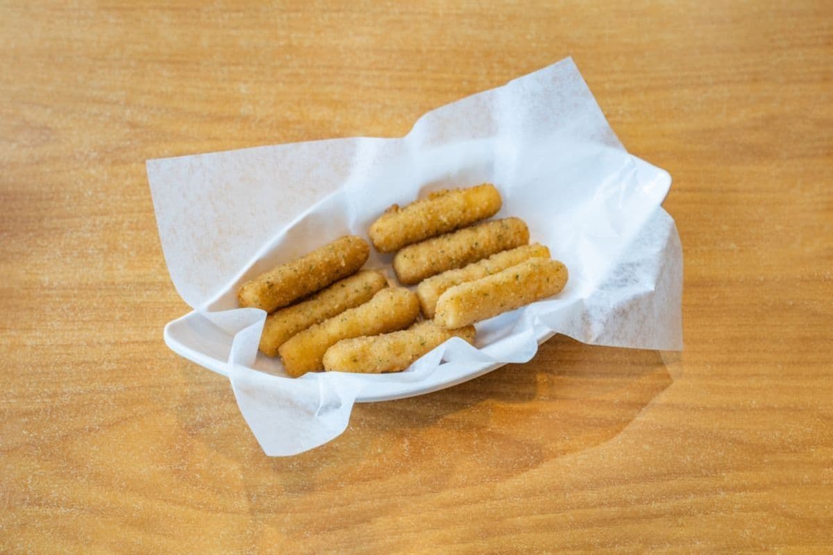 4. Mozzarella Sticks (8 pieces)