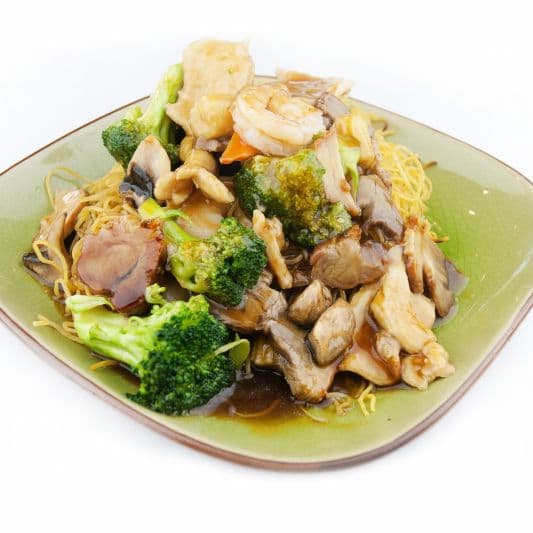 67. House Special Chow Mein with Meat and Seafood