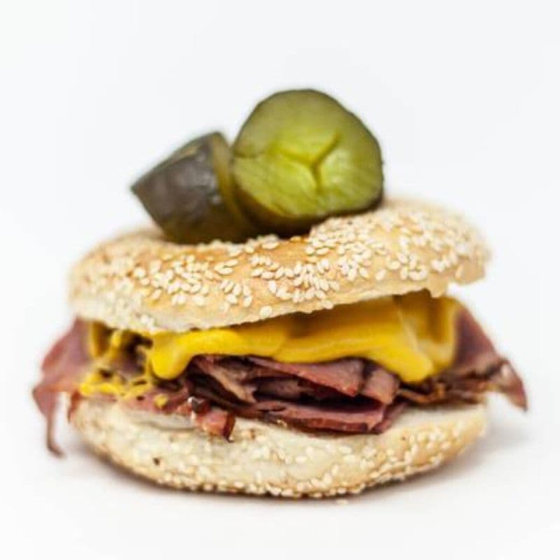 Bagel à la viande fumée / Smoked Meat Bagel