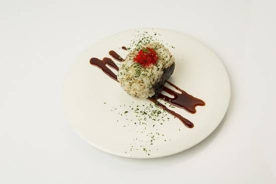 R1. Donburi Signature Onigiri / R1. 招牌银鱼饭团