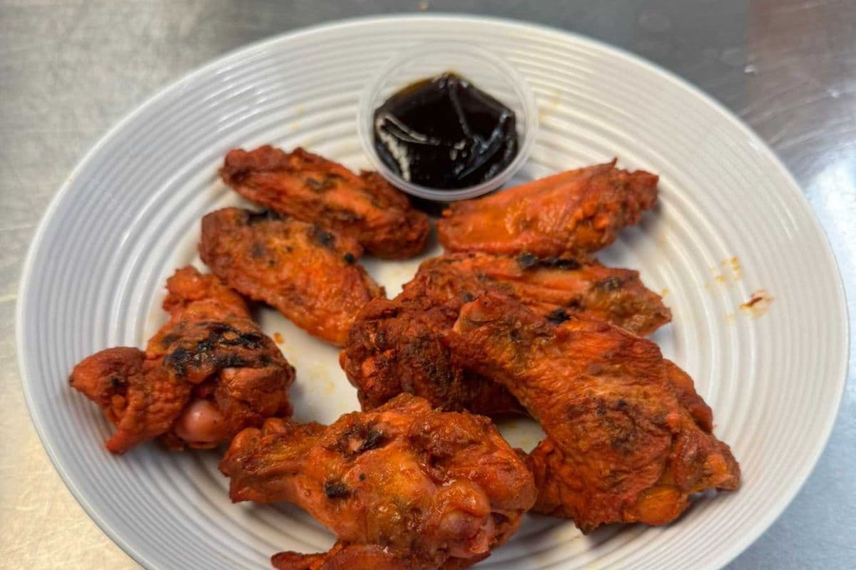 HONEY GARLIC WINGS (8Pcs)