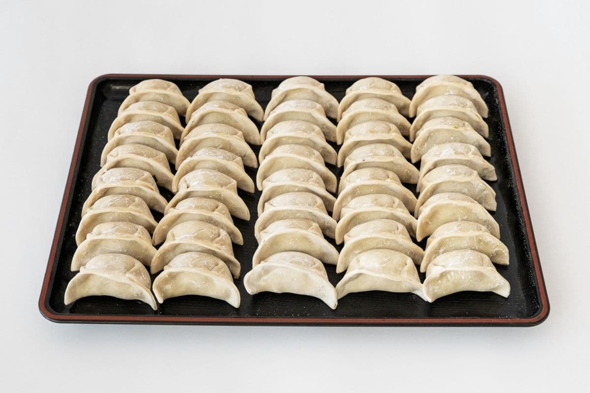 Frozen and Raw Pork Dumplings (25 pcs) 冰凍菜豬肉鍋貼