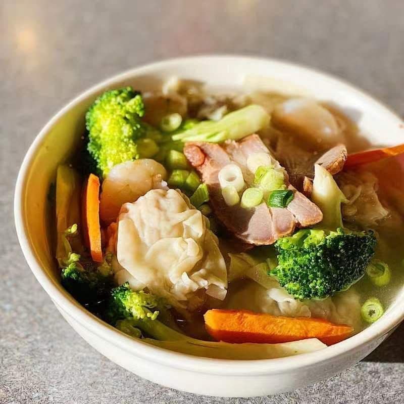 6. Deluxe Wor Wonton Soup