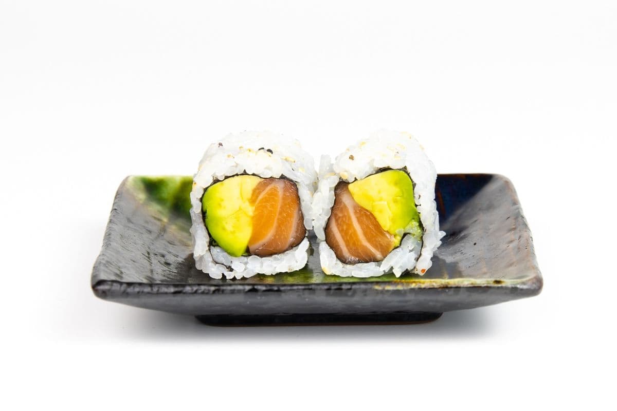 Salmon Avocado Roll (6 pcs)