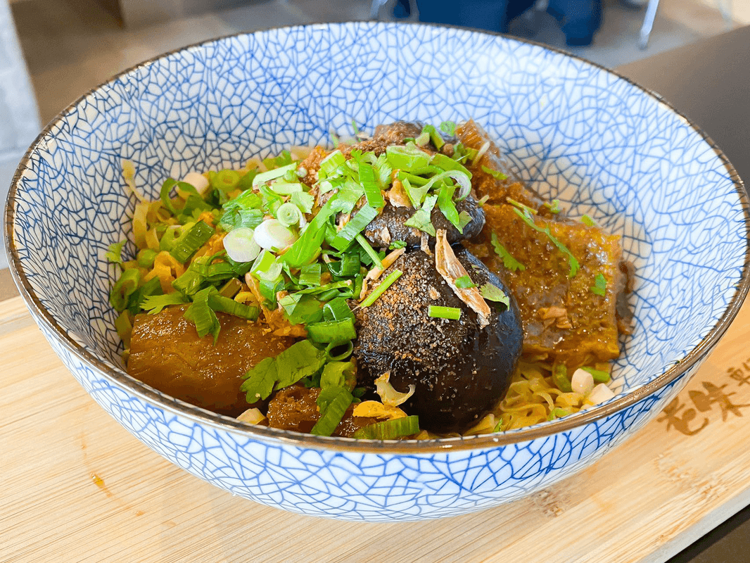 The Noodle Bar House Special Lo Mein 有得撈