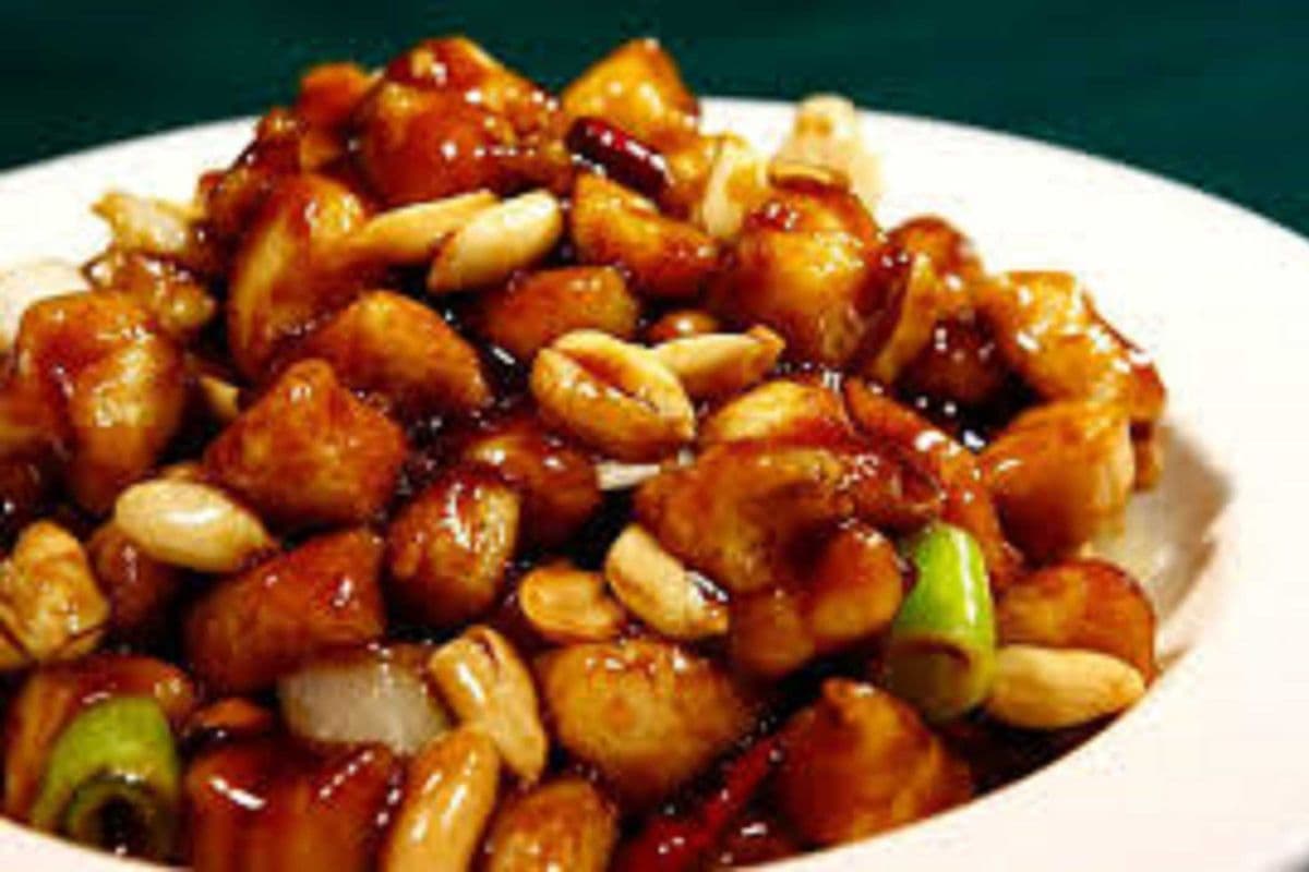 22. Stir Fried Chicken Cashew Nuts - ไก่ผัดเม็ดมะม่วงหิมพานต์