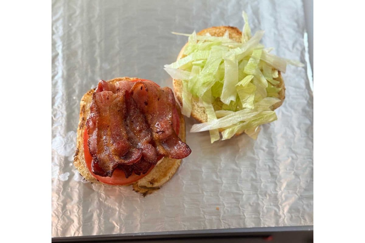 Bacon, Lettuce and Tomato Burger (with Mayo)