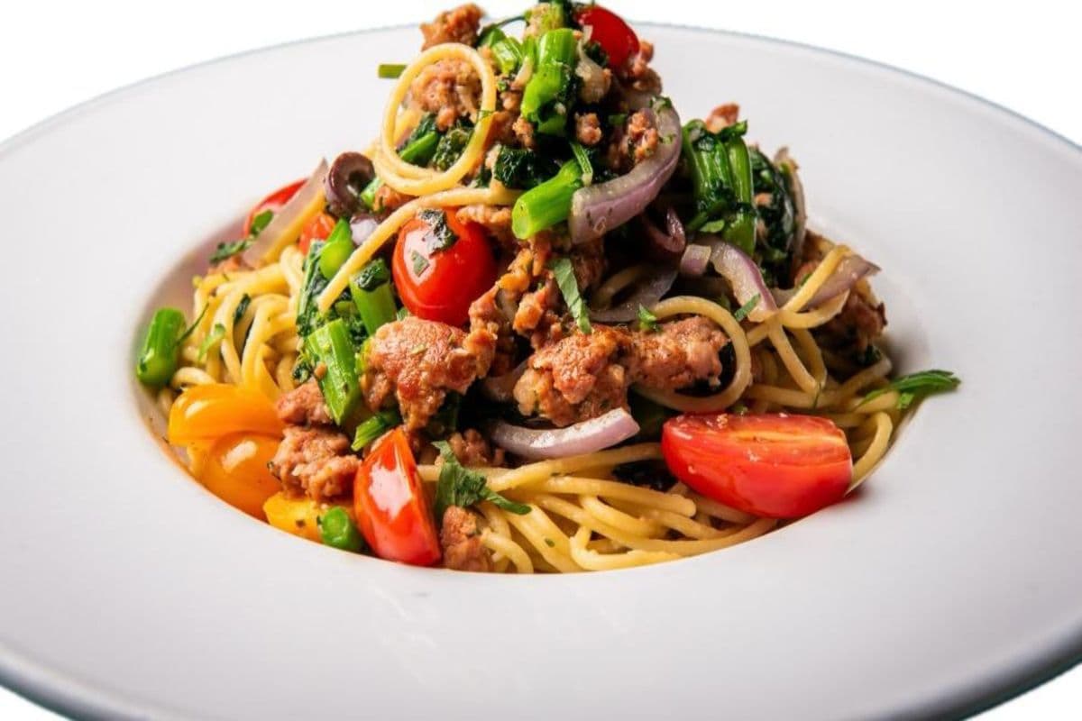Spaghetti Con Salciccia e Rapini